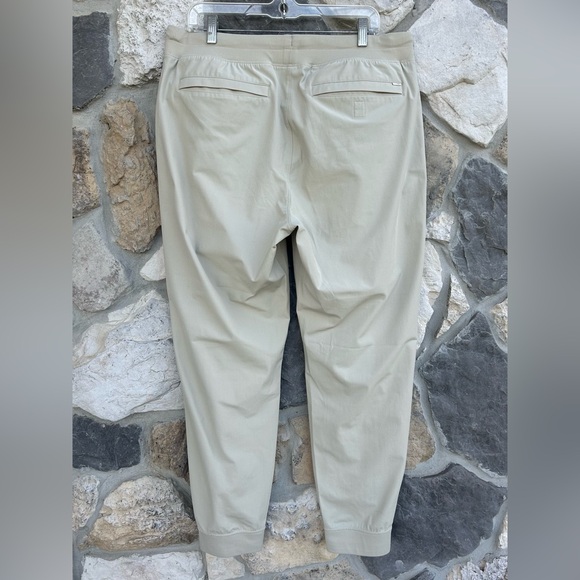 Mens Vuori Meta Joggers Size XXL Truffle Beige Athleisure Activewear Excellent! - Picture 2 of 4